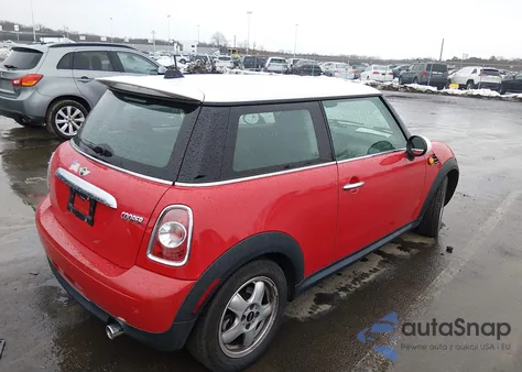 2011 Mini Cooper z USA, uszkodzony, nr VIN WMWSU3C53BT099384